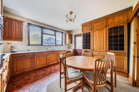 1375544-4-690b3cc...