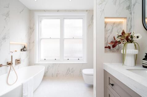 2nd Floor - Master En-Suite