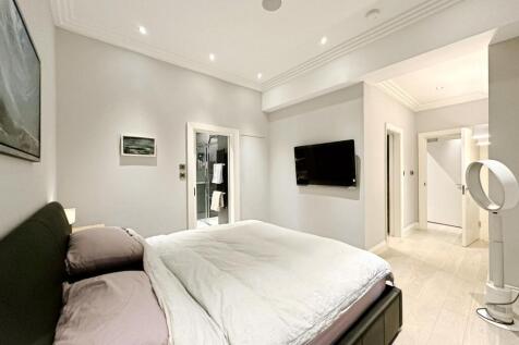 Master Bedroom (1)