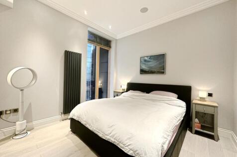Master Bedroom (2)