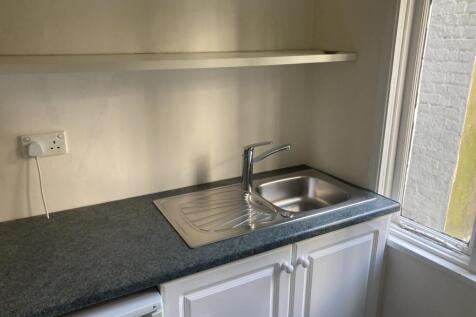 28 Moreton St - kitchen 2025