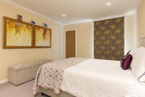 Master Bedroom (1)