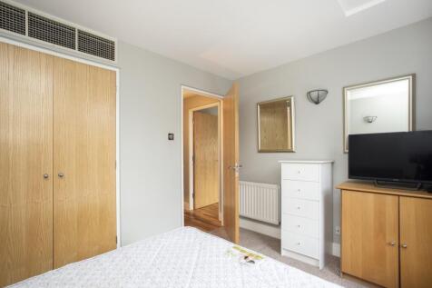 Master Bedroom (2)