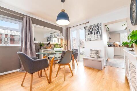 19 Hall Gate, Dihttps://login5.vebraalto.com/#sewo