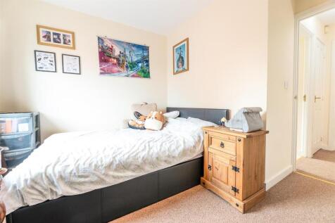 38 Hollands Way (10 of 19).jpg