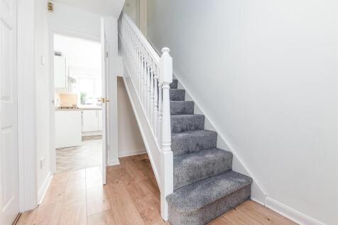 16 Heafield Drive (9 of 29).jpg