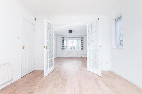 16 Heafield Drive (16 of 29).jpg