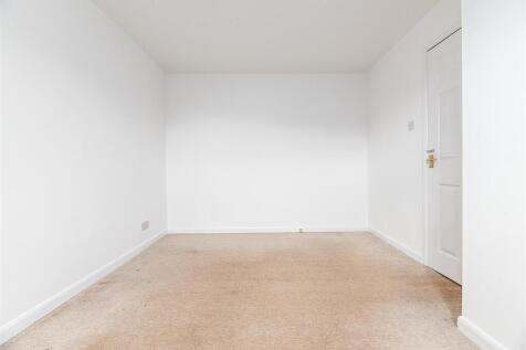 16 Heafield Drive (21 of 29).jpg