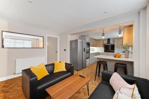 12 Wyvelle Crescent Kitchen 1.jpg