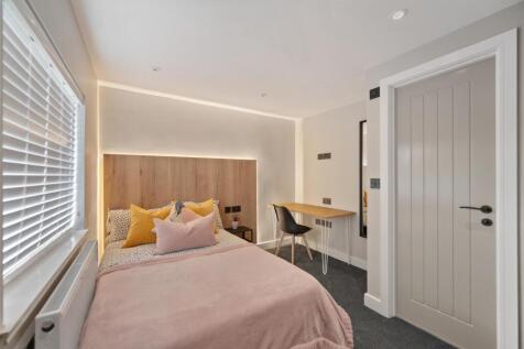 12 Wyvelle Crescent 1st Floor Front Left Bedroom 1