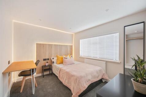 12 Wyvelle Crescent 1st Floor Front Right Bedroom