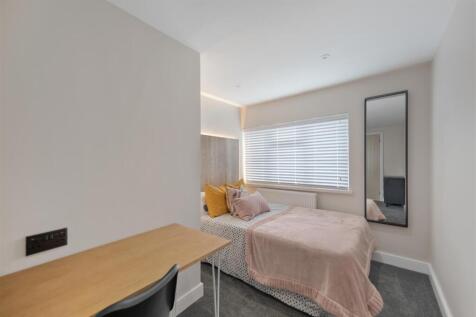 12 Wyvelle Crescent 1st Floor Rear Bedroom 1.jpg