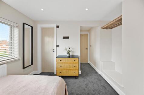 12 Wyvelle Crescent 1st Floor Front Right Bedroom