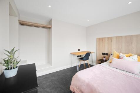 12 Wyvelle Crescent 1st Floor Front Right Bedroom