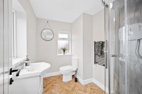 12 Wyvelle Crescent 1st Floor Front Right Bedroom