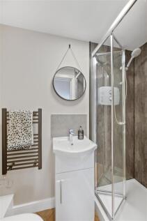 12 Wyvelle Crescent 1st Floor Rear Bedroom En-suit