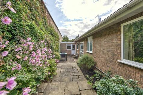 11 Danford Close Oundle-3.jpg