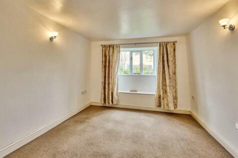 32 High Street Islip-14.jpg