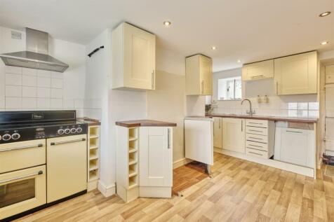 32 High Street Islip-17.jpg