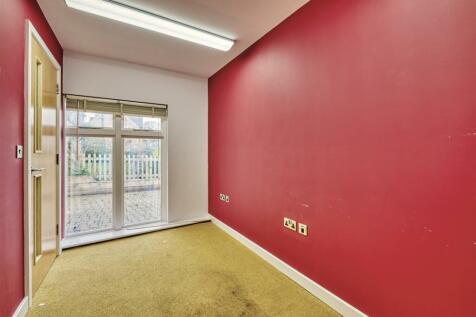 32 High Street Islip-29.jpg