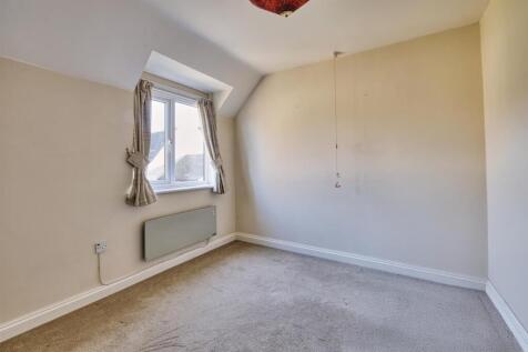 16-8 Medway - Bed and clutter removed-1-2.jpg