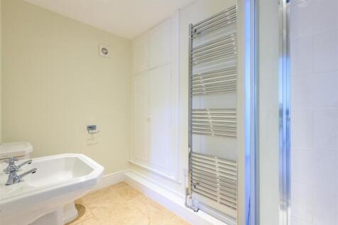 En-suite 2.jpg
