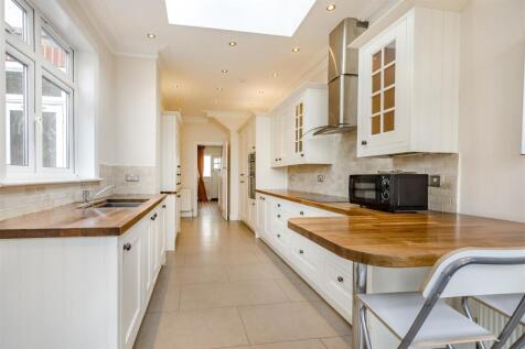 Kitchen 2.jpg