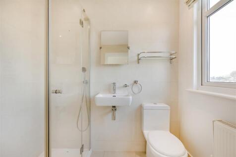 En Suite 1.jpg