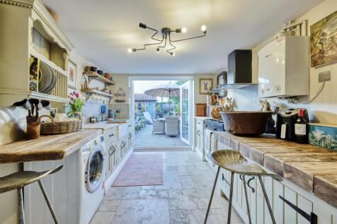 9-4 High St Denford-8.jpg