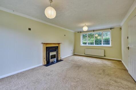 15 Sutton Rd Oundle-18.jpg