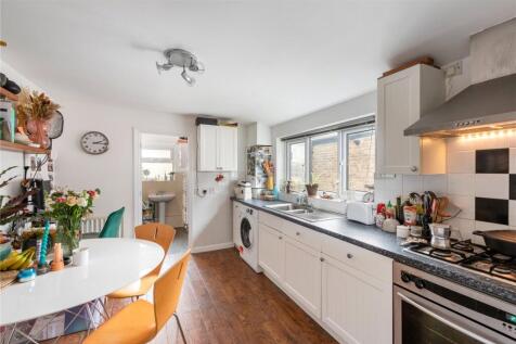 Eat-In Kitchen