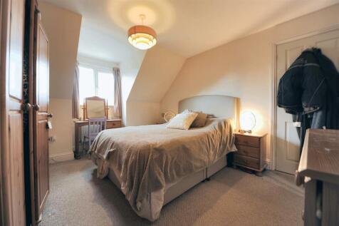 Bedroom 1.JPG