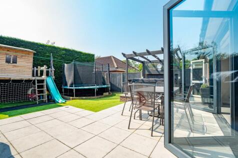 Rear Garden..jpg