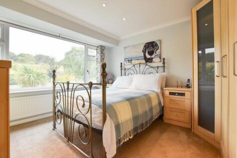 Bedroom 1.jpg