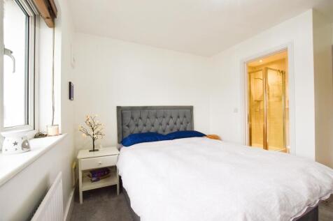 Bedroom 1..jpg