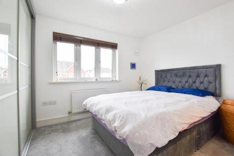 Bedroom 1.jpg