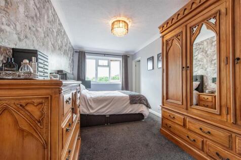 Bedroom 1.jpg