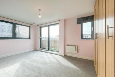 Bedroom 1.jpg