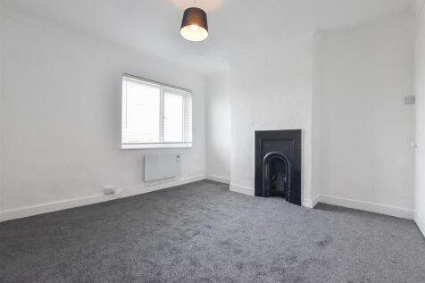 Bedroom 1.jpg