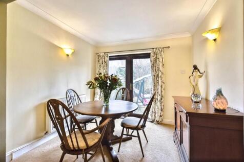 Dining Area.jpg