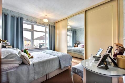 Bedroom.JPG