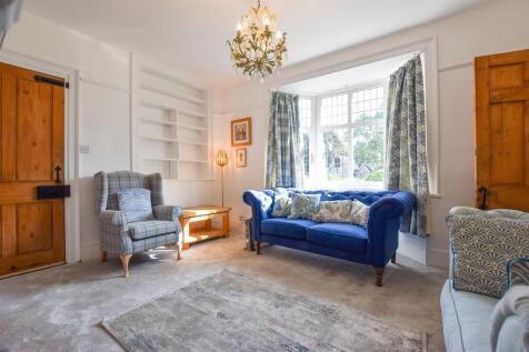 Living Room..jpg