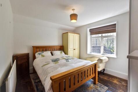 Bedroom..JPG