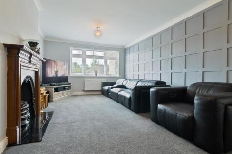 Living Room..jpg