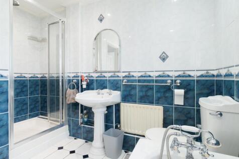 Bathroom..jpg