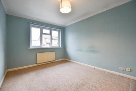 Bedroom 1.jpg