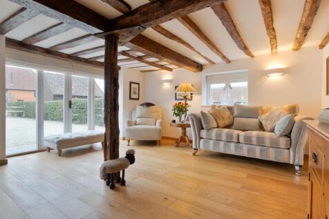 Living Room..jpg