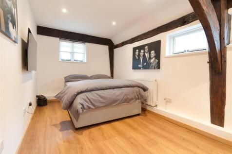 Bedroom..jpg