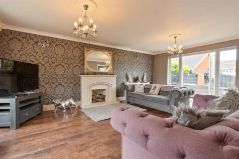 Living Room..jpg