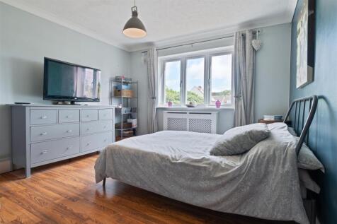 Bedroom..jpg